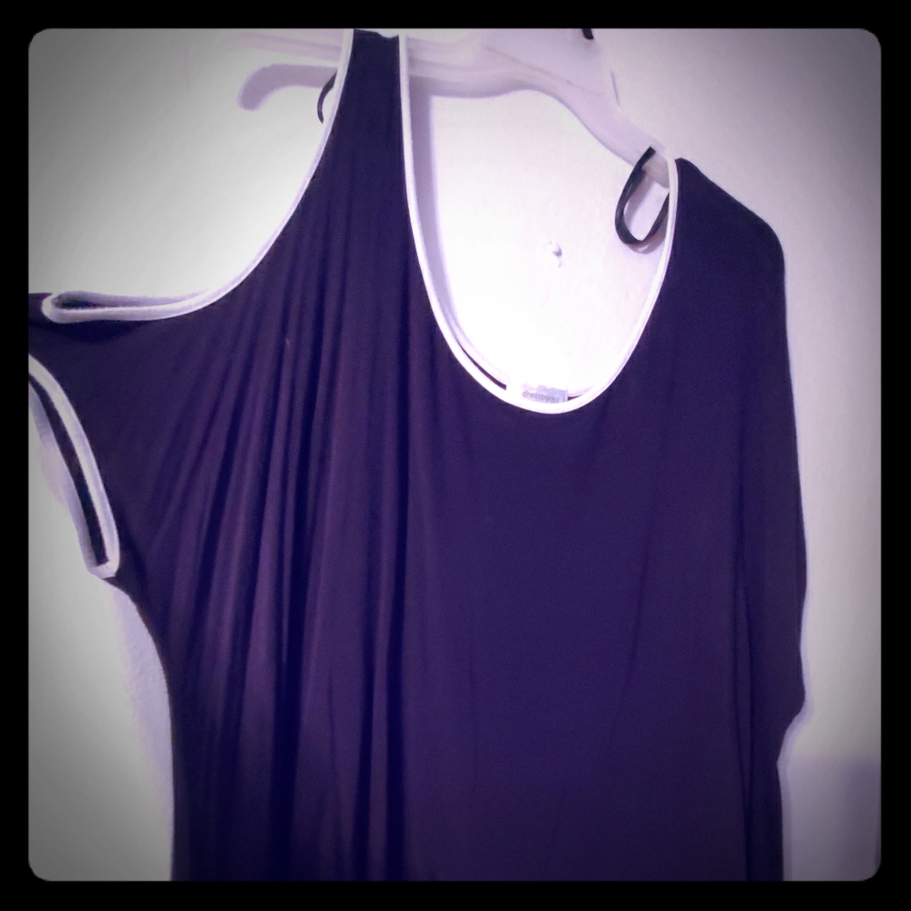 One shoulder Black & white  top